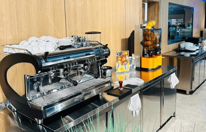 Breakfasts, hot dishes, pastries and a variety of fast food from BVS