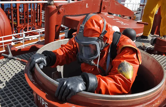 Cleaning of petroleum product tanks of the private enterprise "Nadezhda"